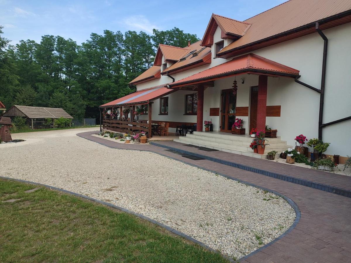 Agrowczasy Nad Stawem Farm stay Gartatowice