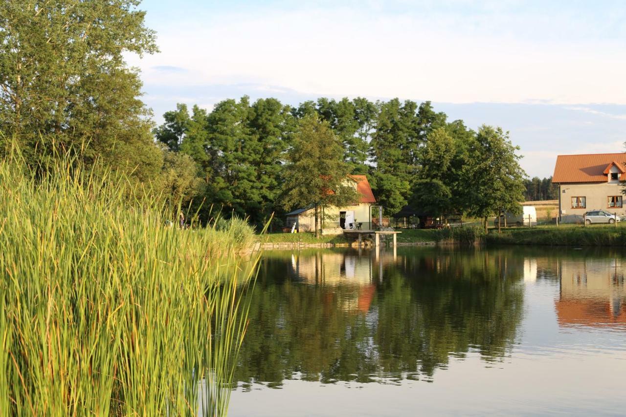Farm stay Agrowczasy Nad Stawem *