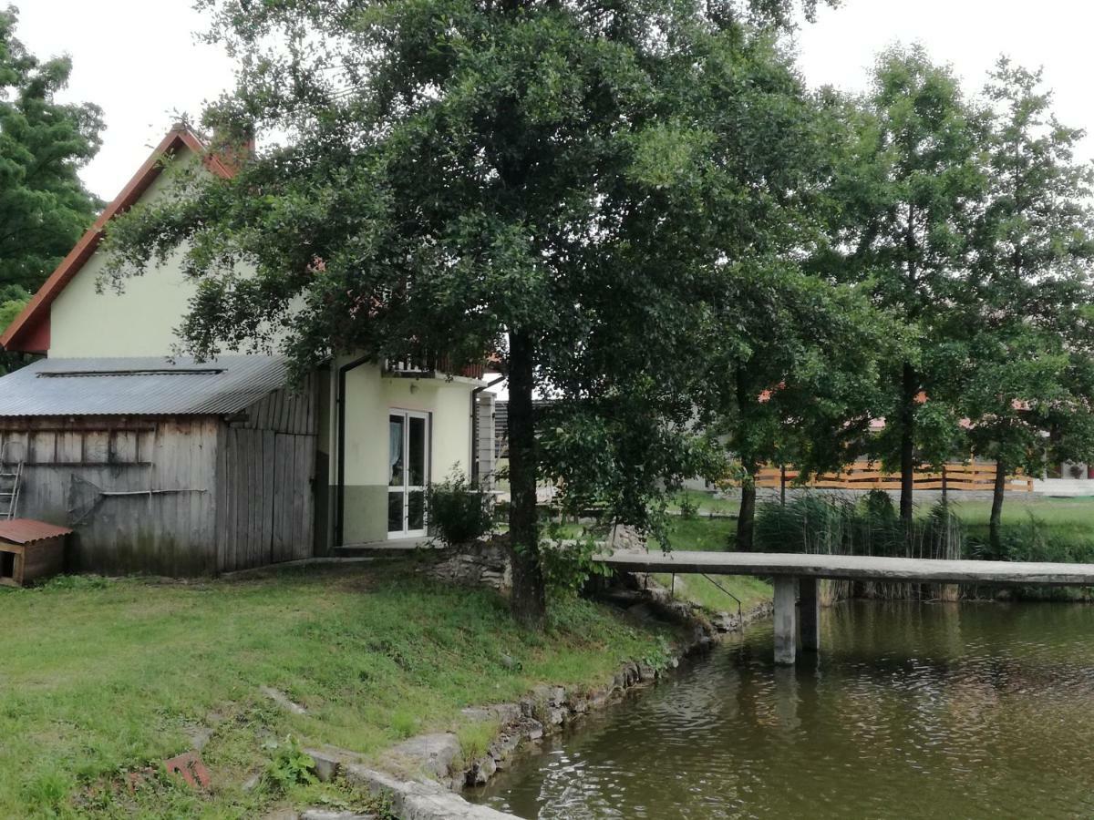 Agrowczasy Nad Stawem Farm stay Gartatowice