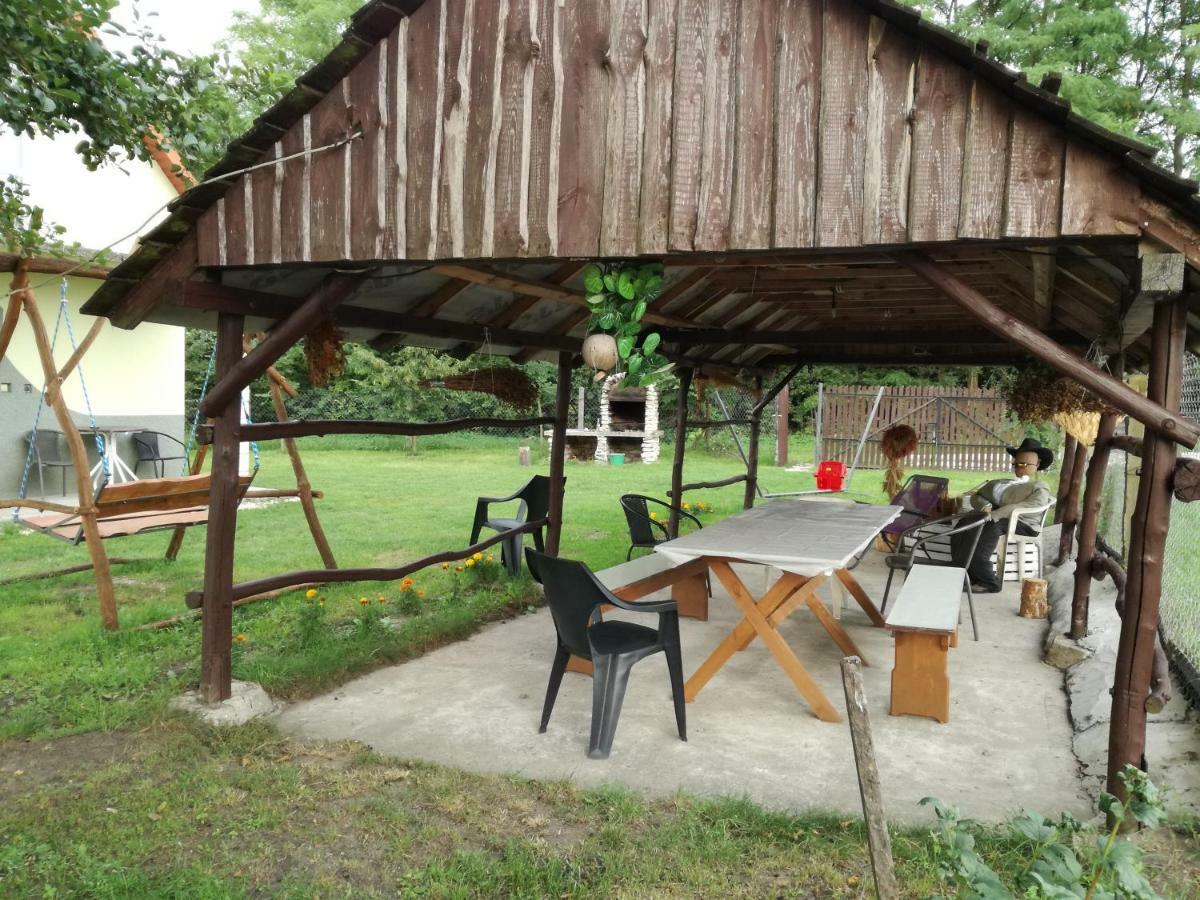 Farm stay Agrowczasy Nad Stawem Gartatowice