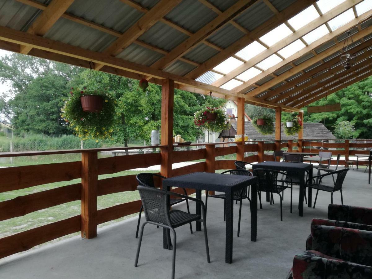 Agrowczasy Nad Stawem Farm stay *